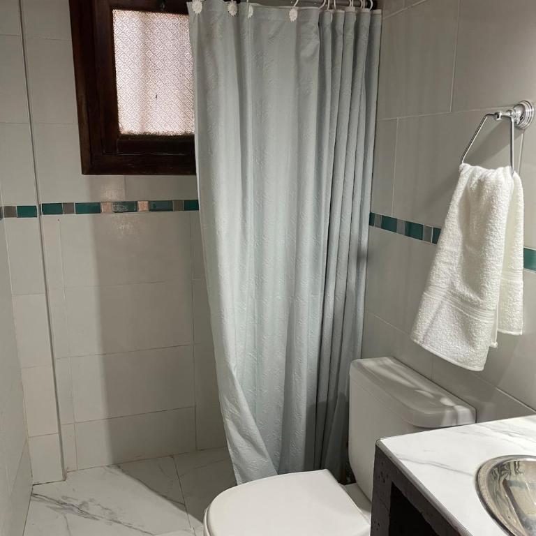 Chalet con minipiscina climatizada en Pinamar norte golf nuevo , Eneas y submarino Santa Fe, muy amplia y cómoda - Vacation Home - 38