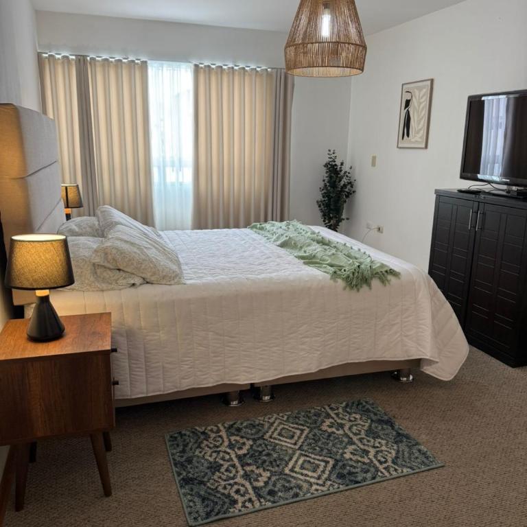 Moderno depa en Miraflores - Ubicación TOP - Two-Bedroom Family Apartment - 2