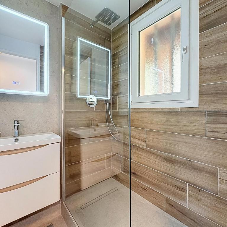vue mer exceptionnelle, terrasse, piscines et tennis domaine au calme - Appartement 2 Chambres - 13