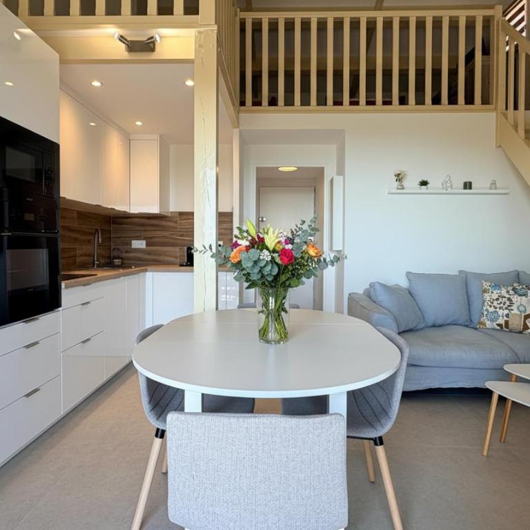 vue mer exceptionnelle, terrasse, piscines et tennis domaine au calme - Appartement 2 Chambres - 7