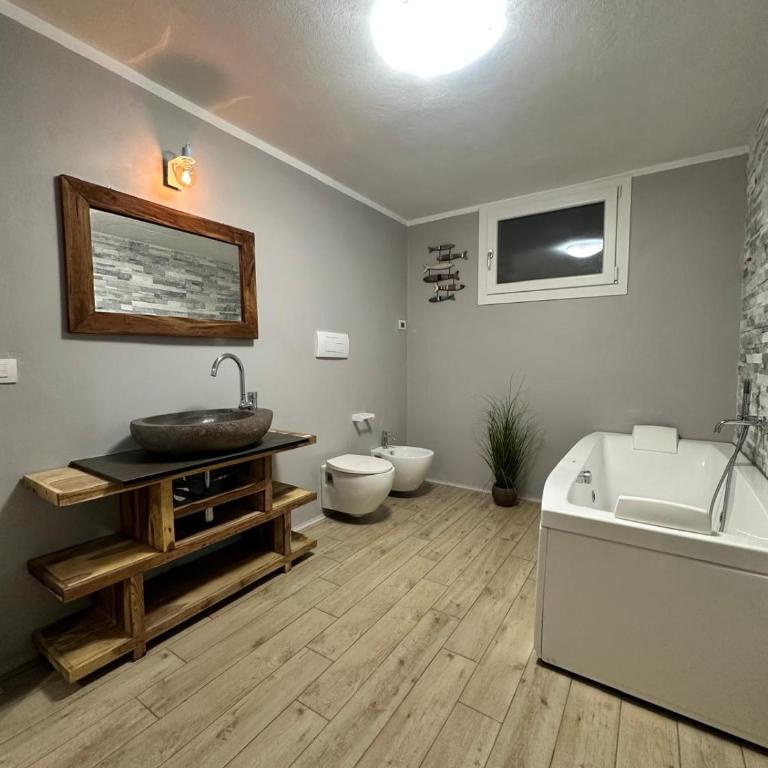 Villa Bocciolo, piscina, giardino, vasca idromassaggio - Villa Deluxe - 57