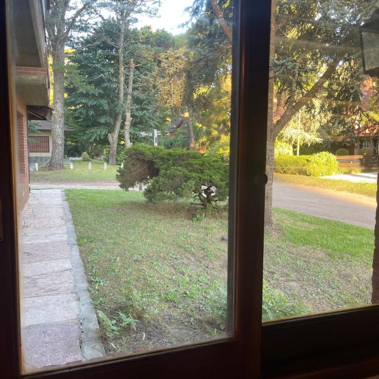 Chalet con minipiscina climatizada en Pinamar norte golf nuevo , Eneas y submarino Santa Fe, muy amplia y cómoda - Vacation Home - 28