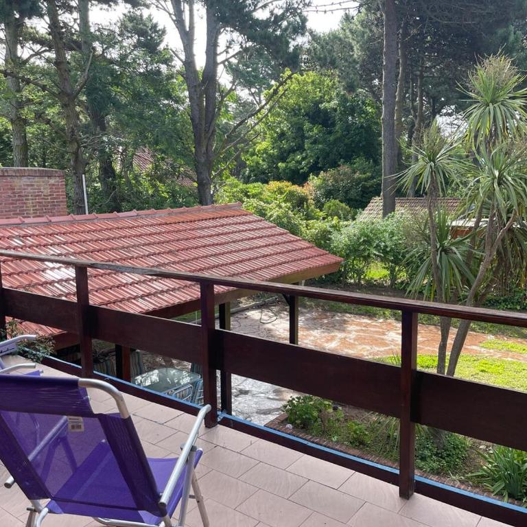 Chalet con minipiscina climatizada en Pinamar norte golf nuevo , Eneas y submarino Santa Fe, muy amplia y cómoda - Vacation Home - 26