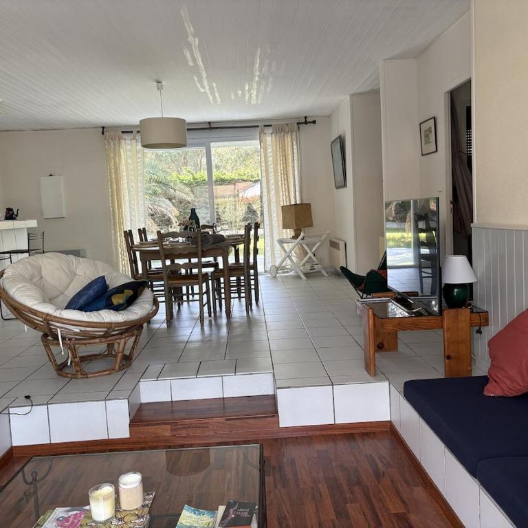 La Villa Du Golf - Four-Bedroom House - 9