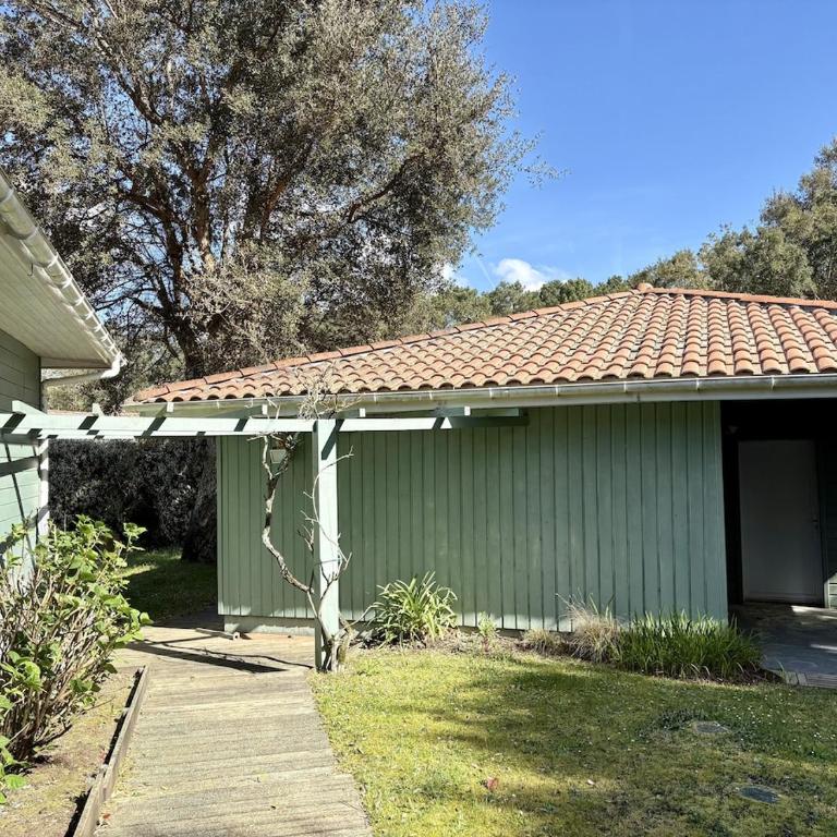 La Villa Du Golf - Four-Bedroom House - 13