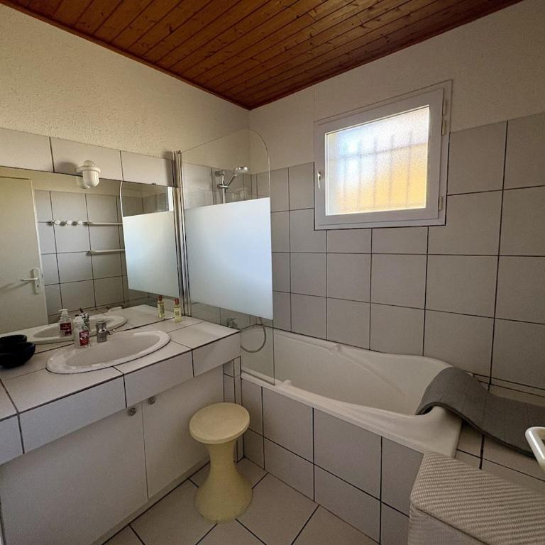 La Villa Du Golf - Four-Bedroom House - 14