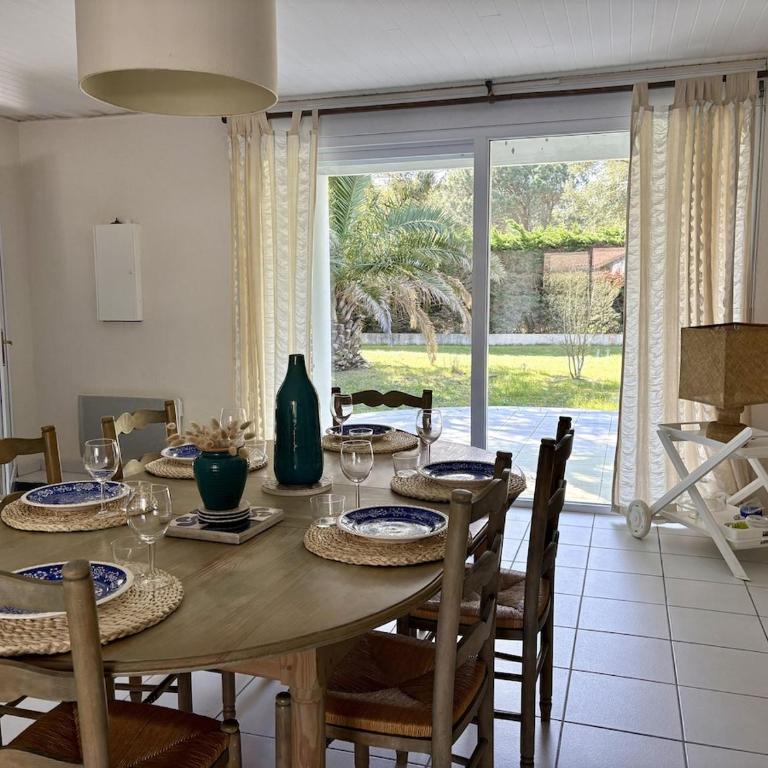 La Villa Du Golf - Four-Bedroom House - 27