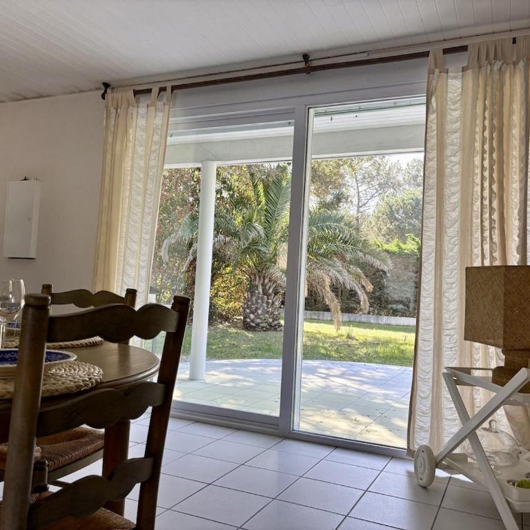 La Villa Du Golf - Four-Bedroom House - 35
