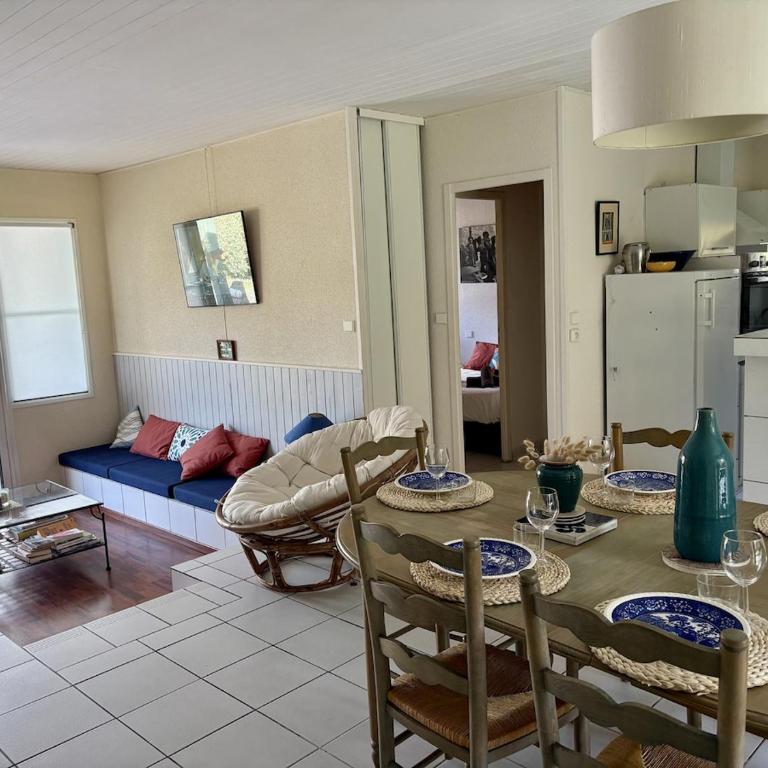 La Villa Du Golf - Four-Bedroom House - 39