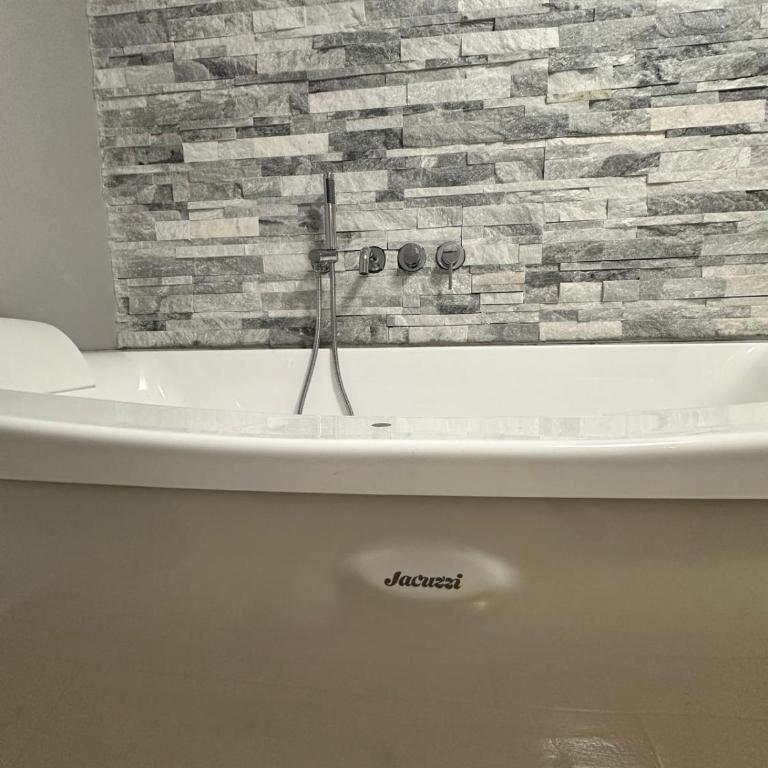 Villa Bocciolo, piscina, giardino, vasca idromassaggio - Villa Deluxe - 56
