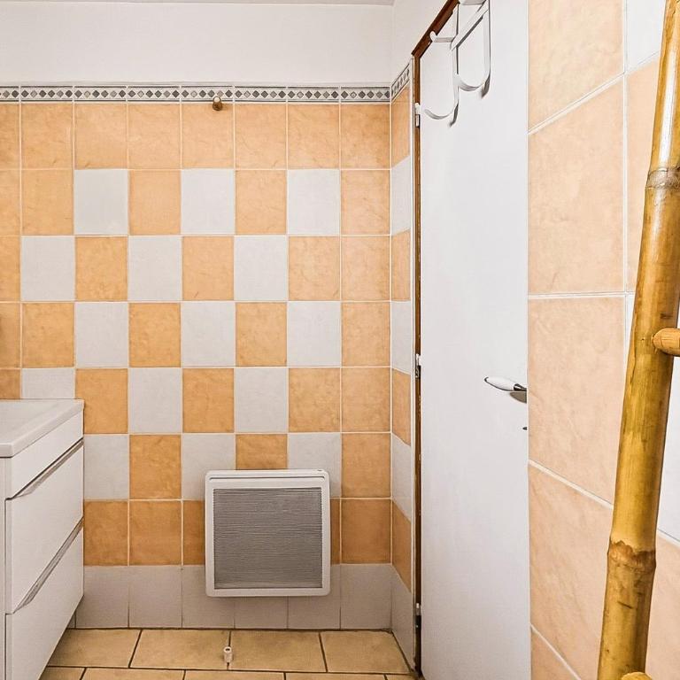 Appartement au pied des remparts, 4P, Clim, Centre - Appartement 2 Chambres - 25