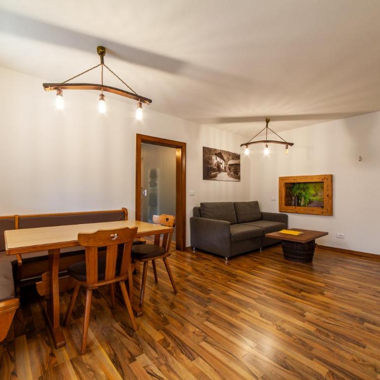 Der Bognerhof - Ferienwohnungen mit beheiztem Salzwasserpool in Riffian bei Meran - Appartamento con 2 Camere da Letto - 3