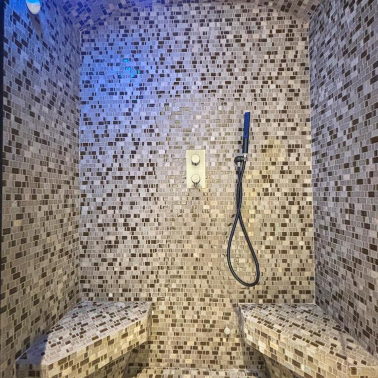 Palazzo Algaria Suites with Jacuzzi, Sauna & Turkish Bath - Camera Tripla Luxury - 22