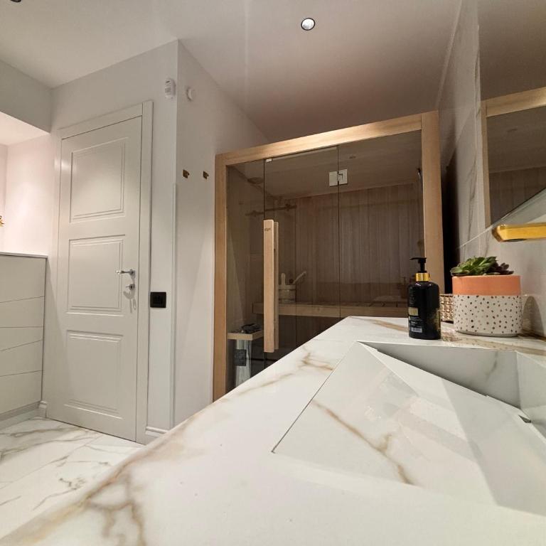 Palazzo Algaria Suites with Jacuzzi, Sauna & Turkish Bath - Camera Tripla Luxury - 9