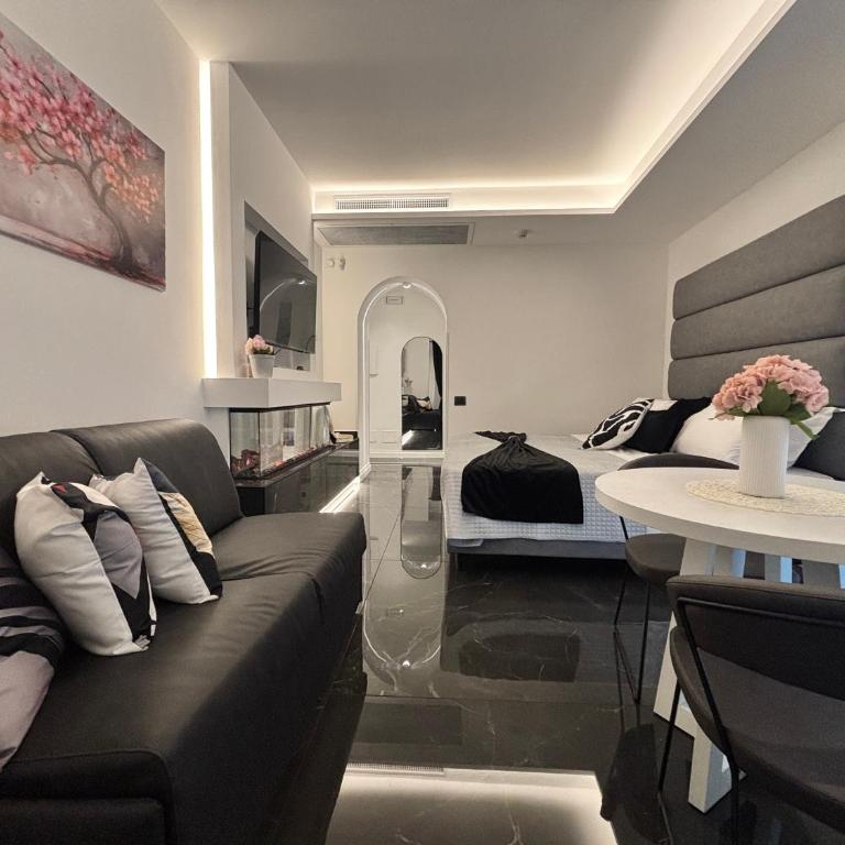 Palazzo Algaria Suites with Jacuzzi, Sauna & Turkish Bath - Camera Tripla Luxury - 21