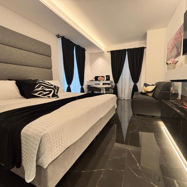 Palazzo Algaria Suites with Jacuzzi, Sauna & Turkish Bath - Camera Tripla Luxury - 20