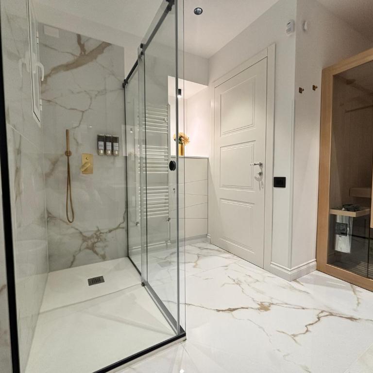 Palazzo Algaria Suites with Jacuzzi, Sauna & Turkish Bath - Camera Tripla Luxury - 23
