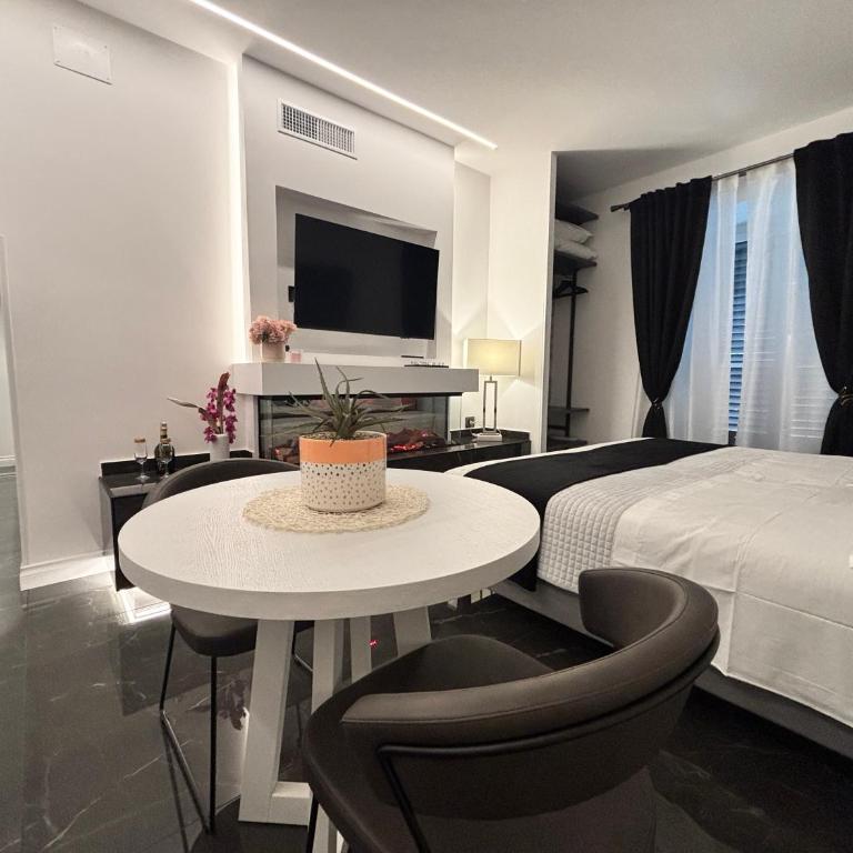 Palazzo Algaria Suites with Jacuzzi, Sauna & Turkish Bath - Camera Quadrupla Luxury - 21