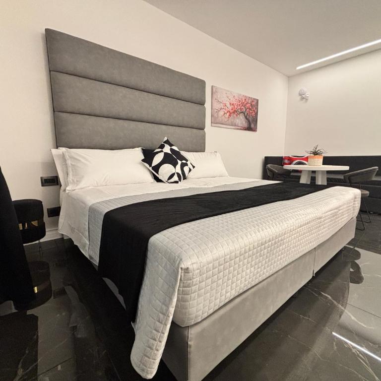 Palazzo Algaria Suites with Jacuzzi, Sauna & Turkish Bath - Camera Quadrupla Luxury - 20