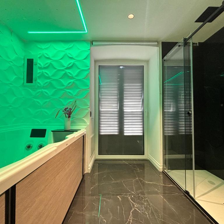 Palazzo Algaria Suites with Jacuzzi, Sauna & Turkish Bath - Camera Quadrupla Luxury - 31