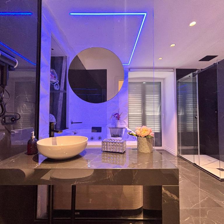Palazzo Algaria Suites with Jacuzzi, Sauna & Turkish Bath - Camera Quadrupla Luxury - 33
