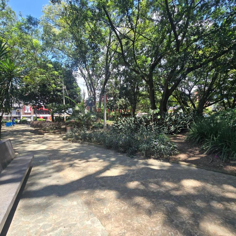Hermoso Apartaestudio Laureles - One-Bedroom Apartment - 35