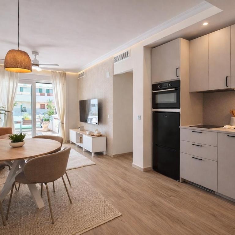 Bajo junto a la playa con jardín privado - Apartamento de 2 dormitorios con terraza y vistas al mar - 1