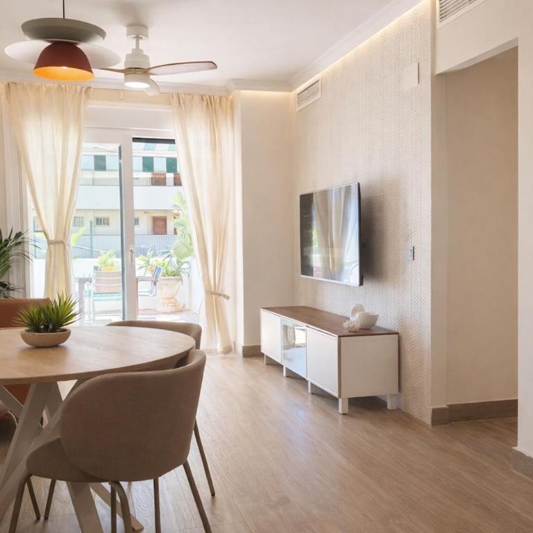 Bajo junto a la playa con jardín privado - Apartamento de 2 dormitorios con terraza y vistas al mar - 25
