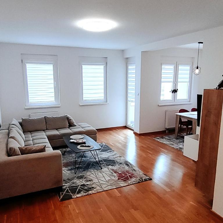Ella - Apartment with Balcony - 1