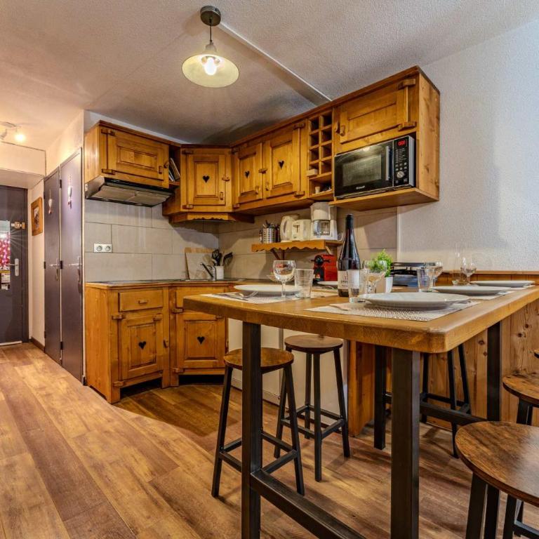 Comfy Ski-Side Hideaway w Views - Apartment - 9