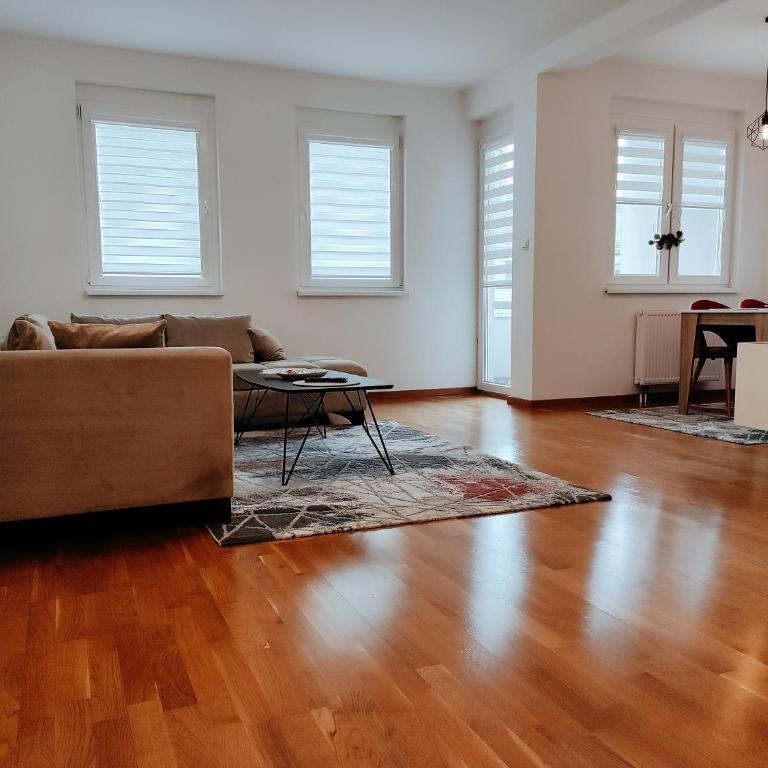 Ella - Apartment with Balcony - 4