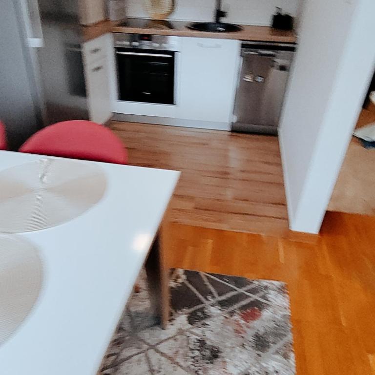 Ella - Apartment with Balcony - 11
