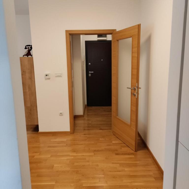 Ella - Apartment with Balcony - 14