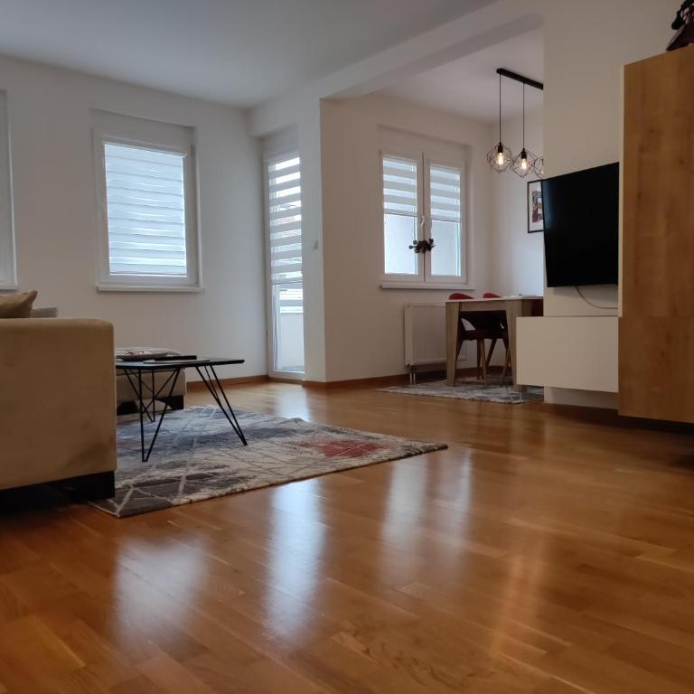 Ella - Apartment with Balcony - 16
