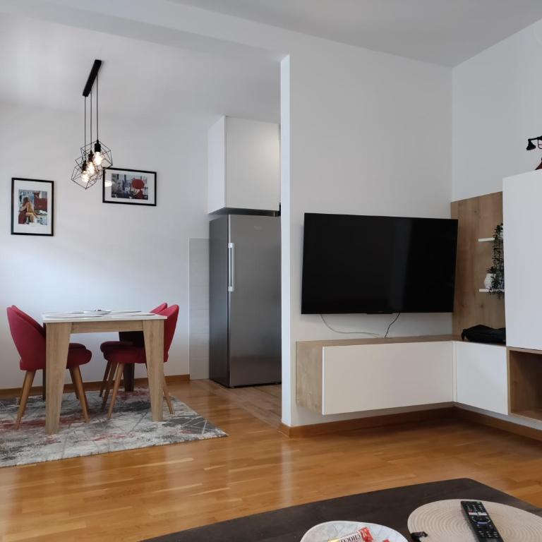 Ella - Apartment with Balcony - 20