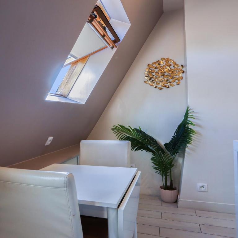 1 Bedroom next to Champs Elysees - One-Bedroom Apartment - 8