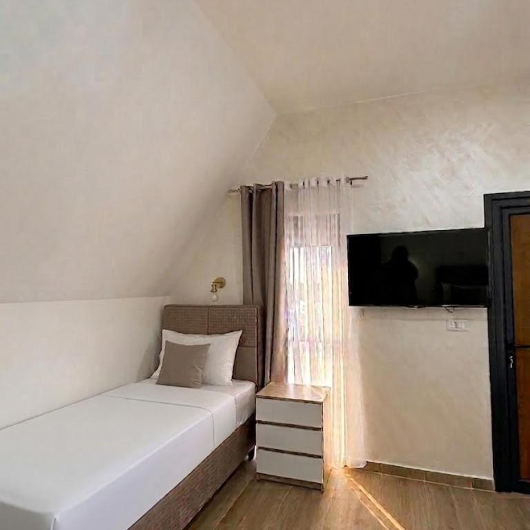 Srebrna Jela - Classic Triple Room - 3