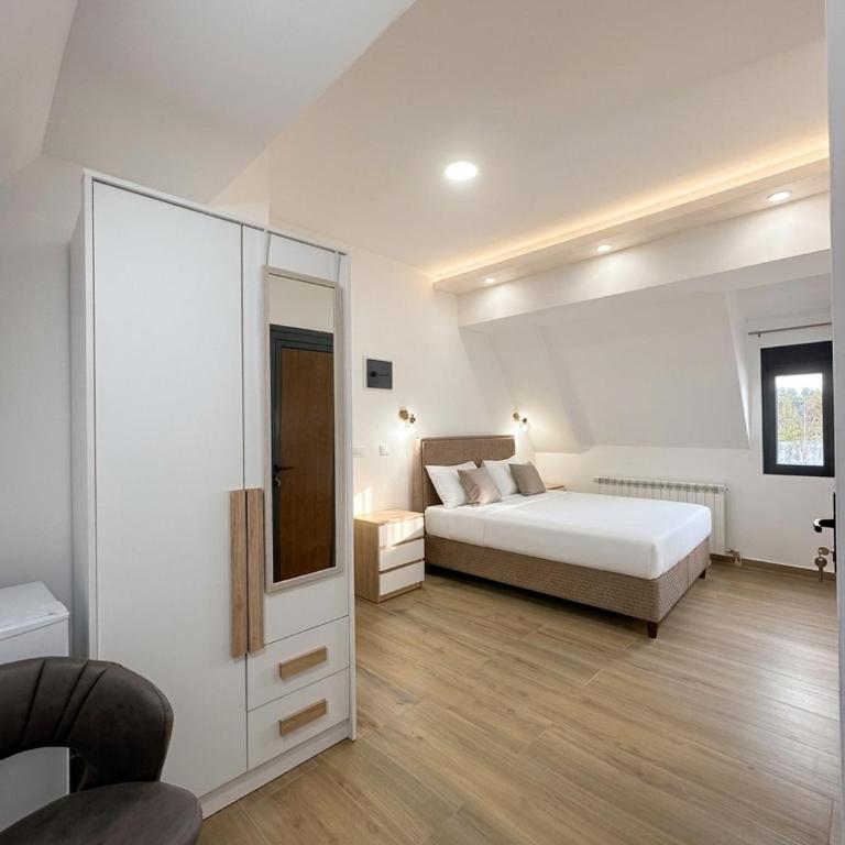 Srebrna Jela - Deluxe Triple Room - 3