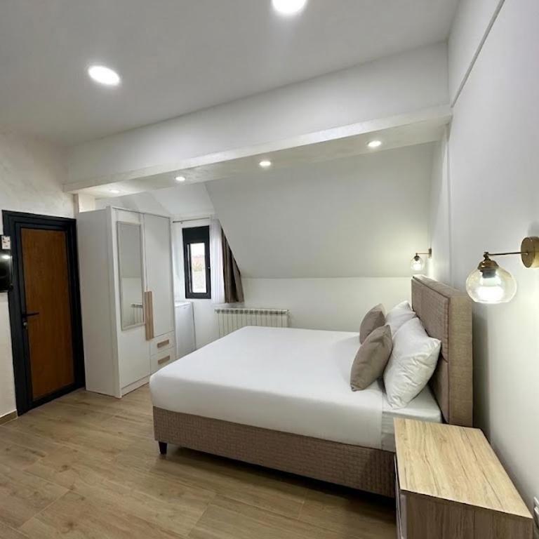 Srebrna Jela - Classic Triple Room - 4