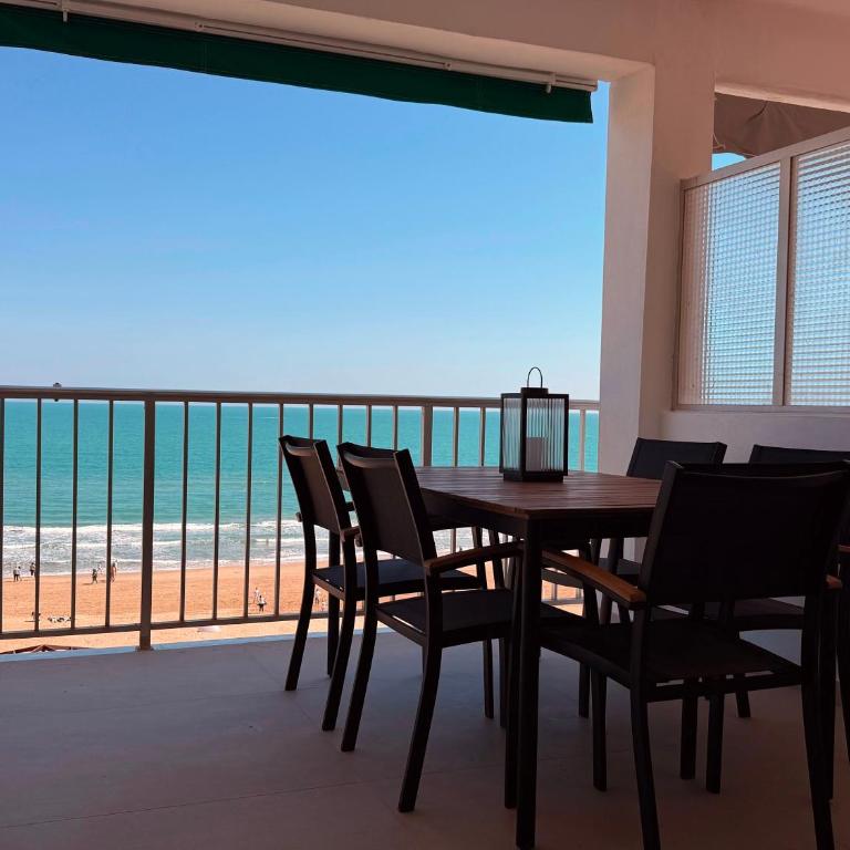 La Palmera - Primera linea frontal en Playa San Antonio - Three-Bedroom Apartment with Sea View - 20