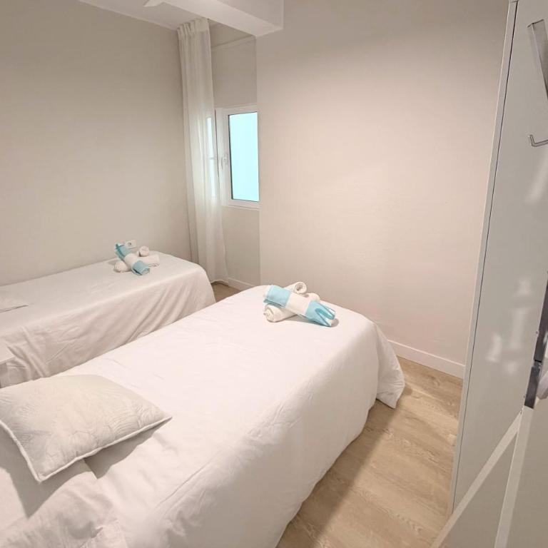La Palmera - Primera linea frontal en Playa San Antonio - Three-Bedroom Apartment with Sea View - 29