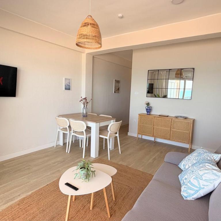 La Palmera - Primera linea frontal en Playa San Antonio - Three-Bedroom Apartment with Sea View - 9