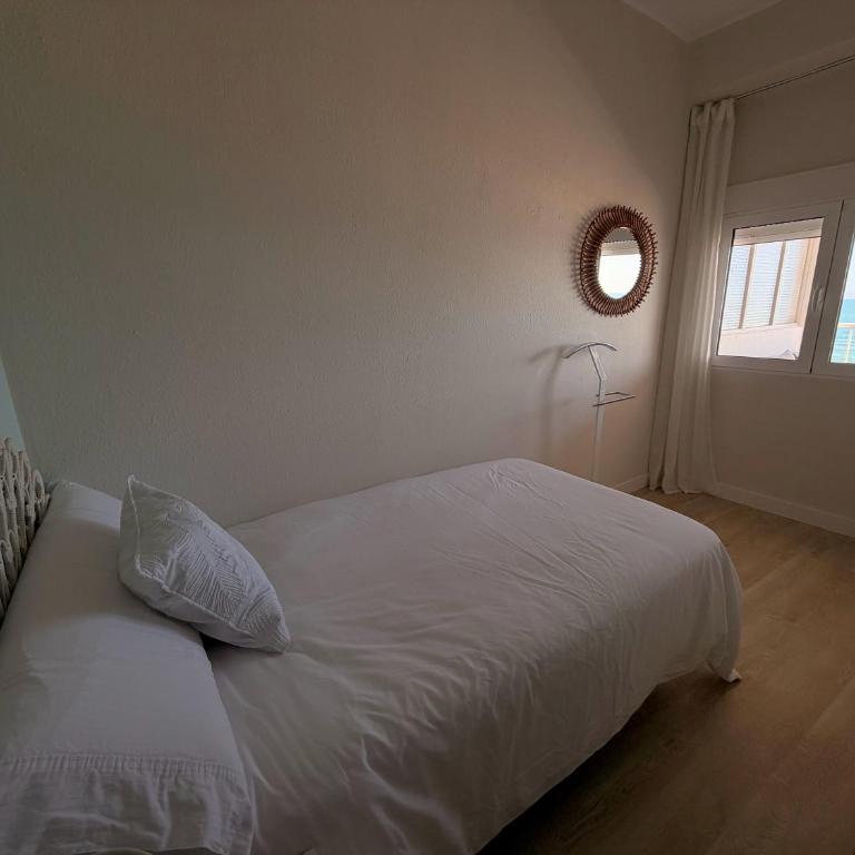 La Palmera - Primera linea frontal en Playa San Antonio - Three-Bedroom Apartment with Sea View - 15
