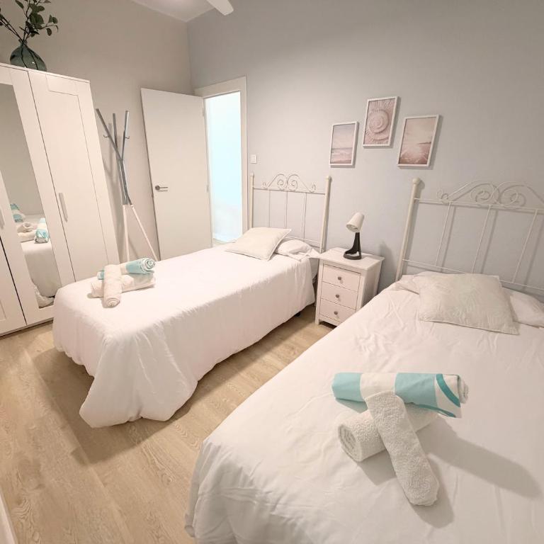 La Palmera - Primera linea frontal en Playa San Antonio - Three-Bedroom Apartment with Sea View - 5