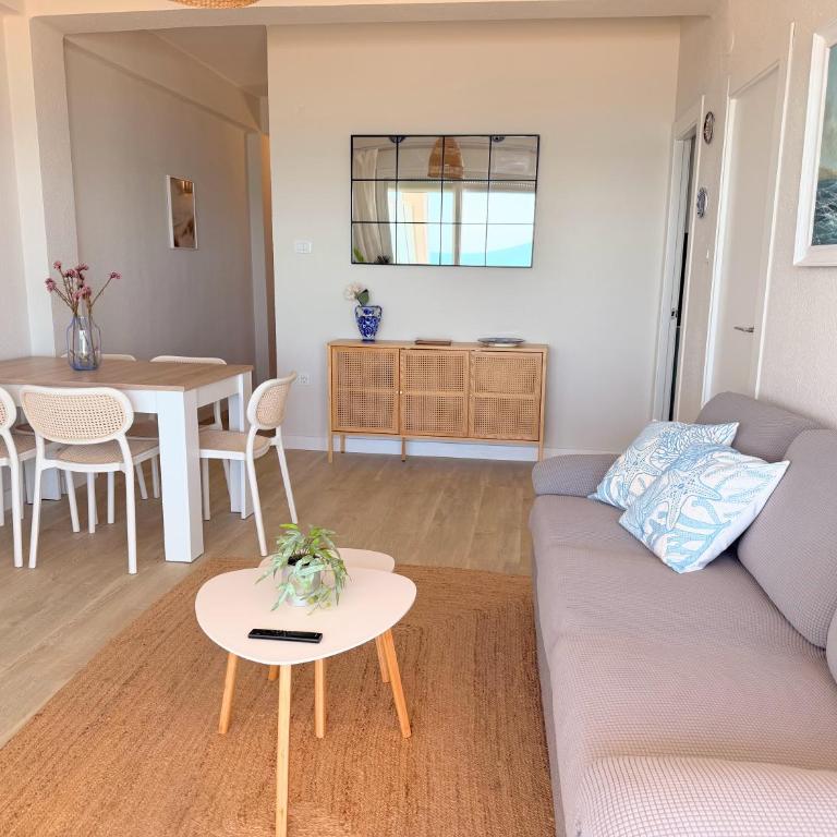 La Palmera - Primera linea frontal en Playa San Antonio - Three-Bedroom Apartment with Sea View - 24