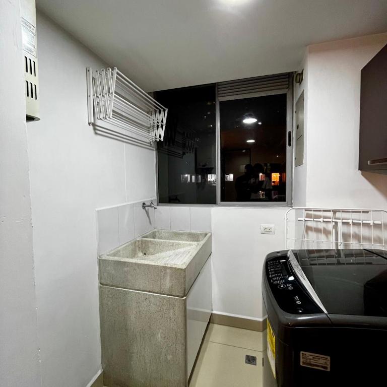 Apartamento Completo Poblado - Ubicacion Central con Parqueadero - Apartamento de 2 dormitorios - 52