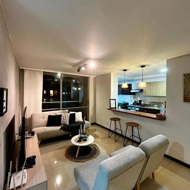 Apartamento Completo Poblado - Ubicacion Central con Parqueadero - Apartamento de 2 dormitorios - 2
