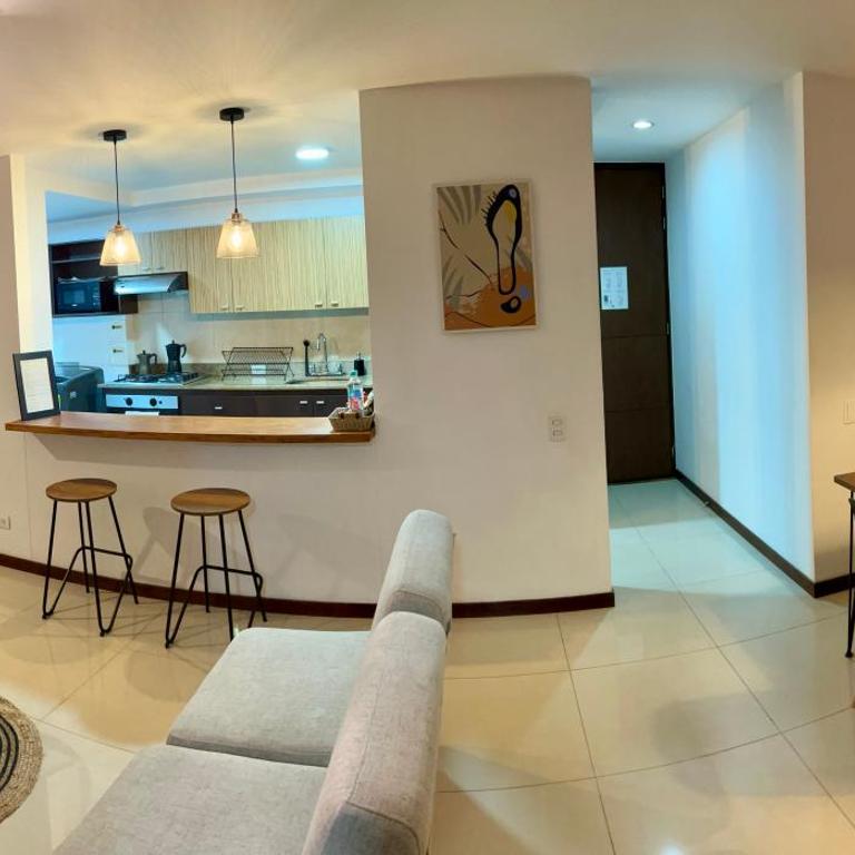 Apartamento Completo Poblado - Ubicacion Central con Parqueadero - Apartamento de 2 dormitorios - 50