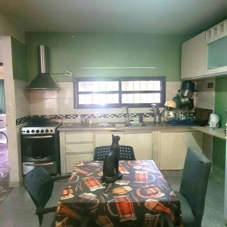 Habitación para 6 pax a 10 min del aeropuerto de Ezeiza con Piscina y Estacionamiento gratis - Habitación Doble con baño compartido - 6