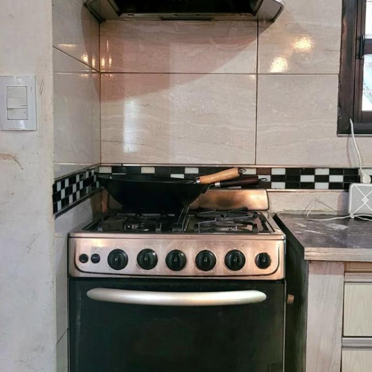 Habitación para 6 pax a 10 min del aeropuerto de Ezeiza con Piscina y Estacionamiento gratis - Habitación Doble con baño compartido - 4